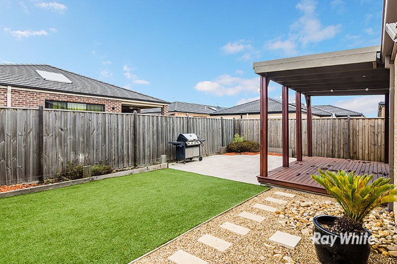 Photo - 13 Quarters Boulevard, Cranbourne West VIC 3977 - Image 11