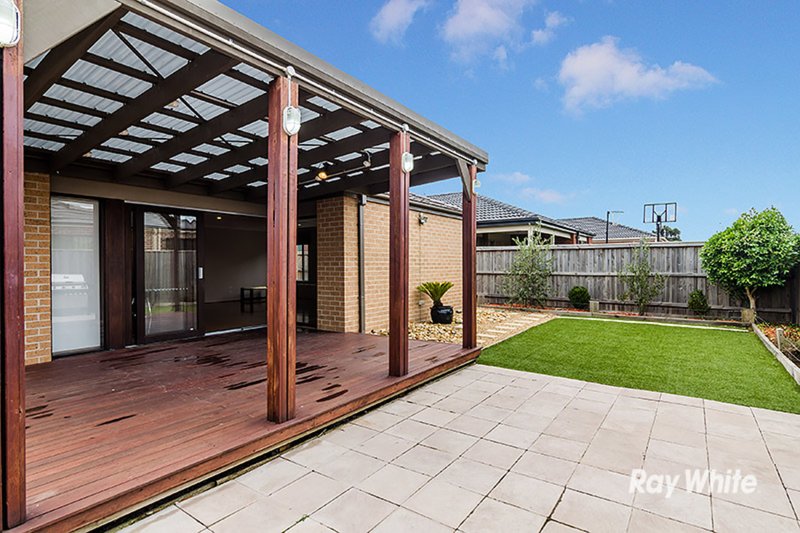 Photo - 13 Quarters Boulevard, Cranbourne West VIC 3977 - Image 12