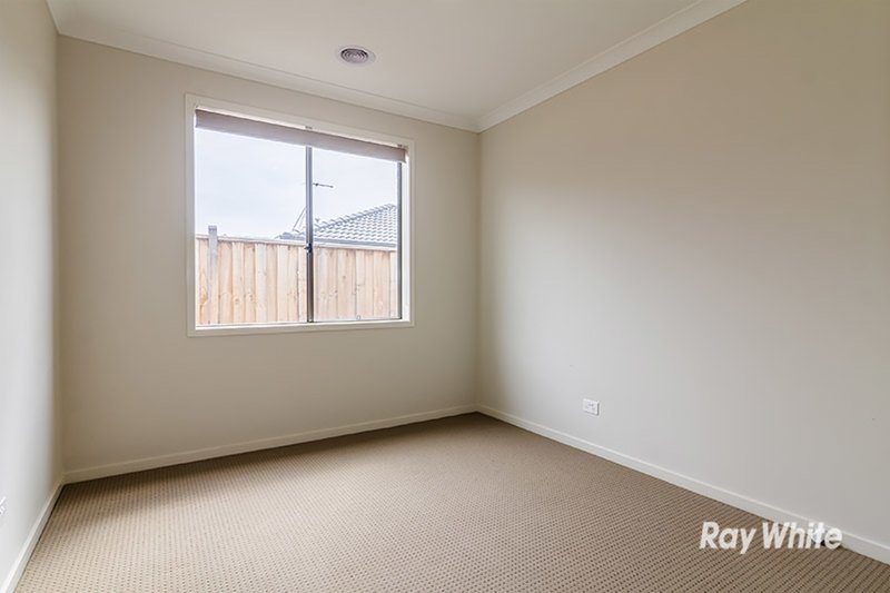 Photo - 13 Quarters Boulevard, Cranbourne West VIC 3977 - Image 16