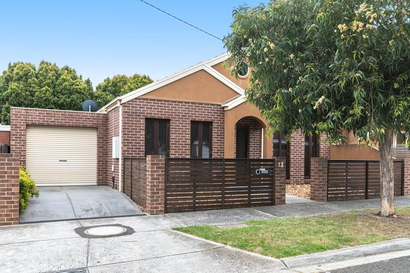 Photo - 13 Radcliff Avenue, Cheltenham VIC 3192 - Image 15