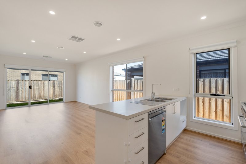 Photo - 13 Radiata Street, Beveridge VIC 3753 - Image 3