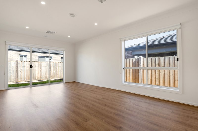 Photo - 13 Radiata Street, Beveridge VIC 3753 - Image 4