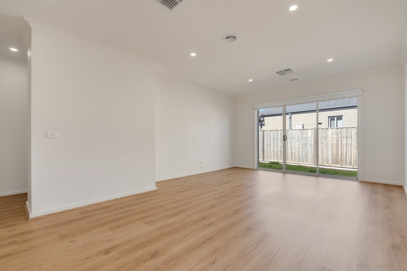 Photo - 13 Radiata Street, Beveridge VIC 3753 - Image 5