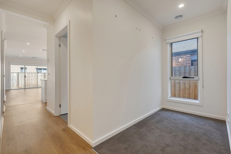 Photo - 13 Radiata Street, Beveridge VIC 3753 - Image 6