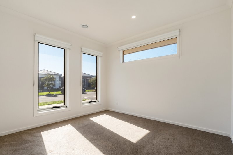 Photo - 13 Radiata Street, Beveridge VIC 3753 - Image 7