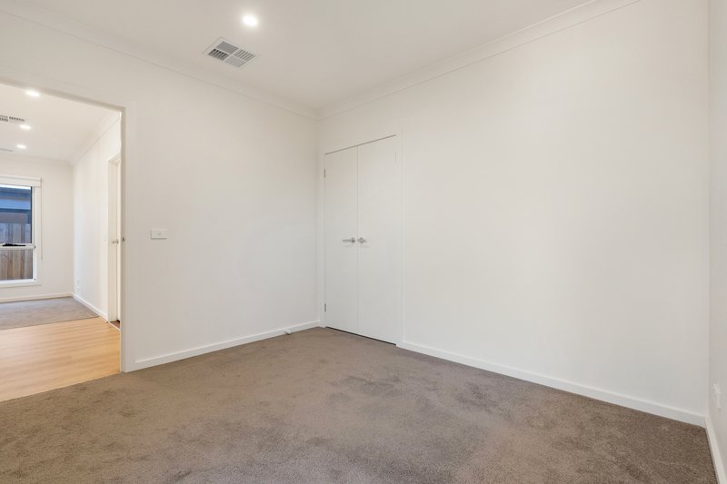 Photo - 13 Radiata Street, Beveridge VIC 3753 - Image 11