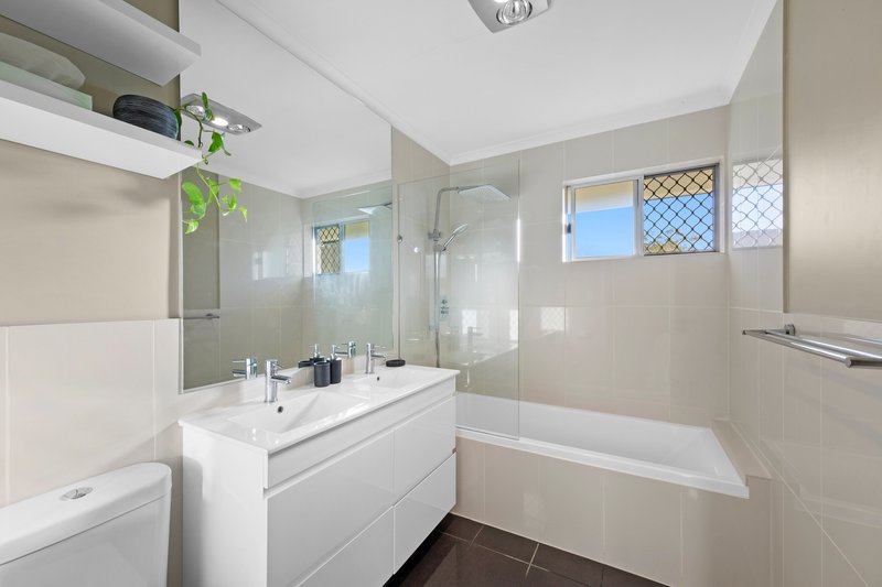 Photo - 13 Raelyn Street, Centenary Heights QLD 4350 - Image 5