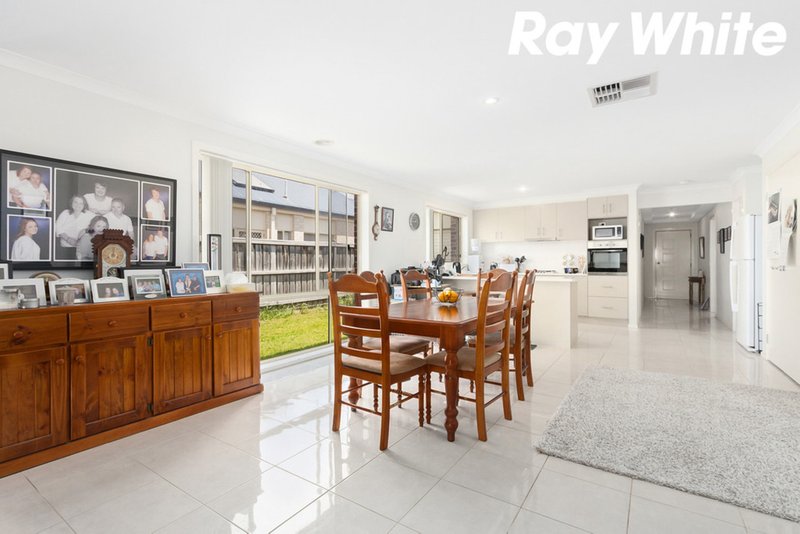 Photo - 13 Ramel Way, Pakenham VIC 3810 - Image 5