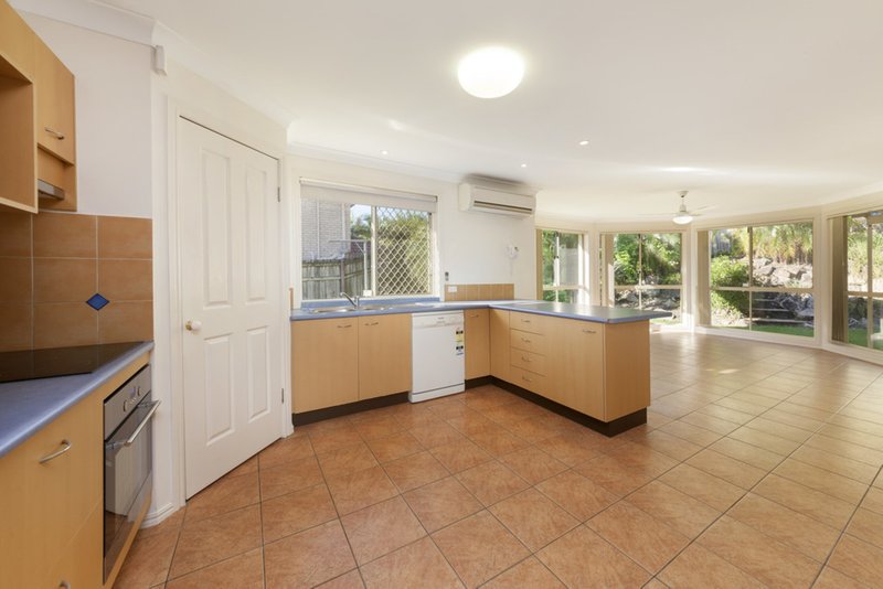 Photo - 13 Raphael Place, Mackenzie QLD 4156 - Image 2