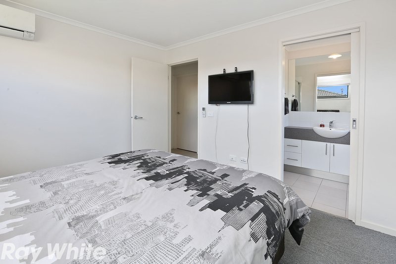 Photo - 13 Raymond George Place, Lara VIC 3212 - Image 4