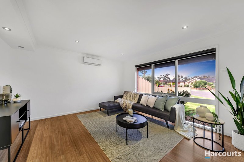 Photo - 1/3 Redbank Court, Kings Park VIC 3021 - Image 5