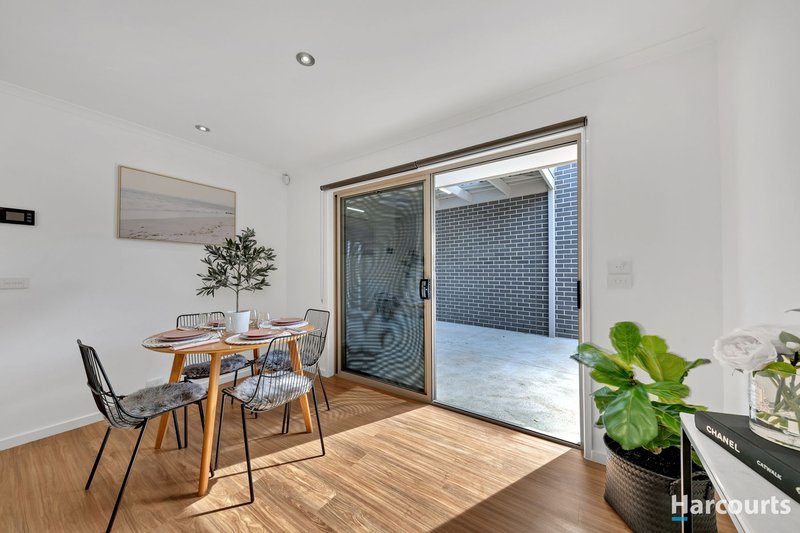 Photo - 1/3 Redbank Court, Kings Park VIC 3021 - Image 6