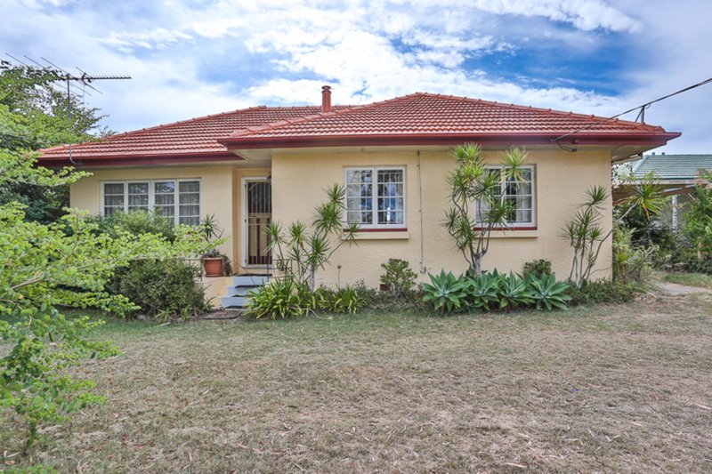 Photo - 13 Reddy Street, One Mile QLD 4305 - Image 2