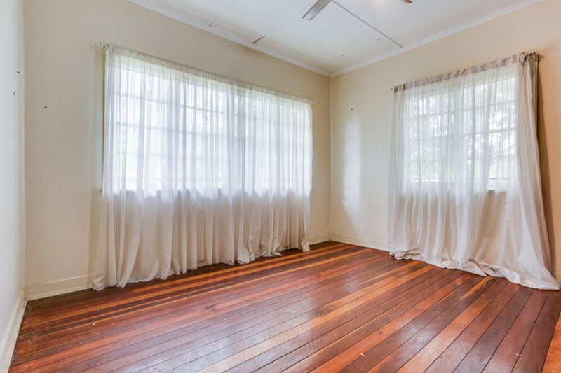 Photo - 13 Reddy Street, One Mile QLD 4305 - Image 6