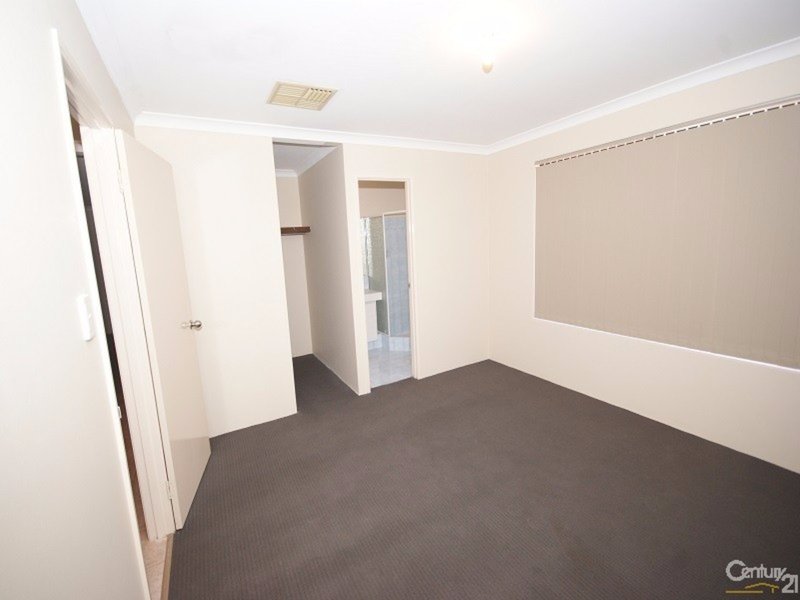 Photo - 13 Redfin Close, Warnbro WA 6169 - Image 6