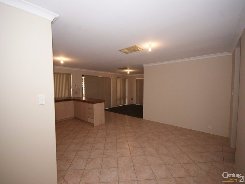 Photo - 13 Redfin Close, Warnbro WA 6169 - Image 7