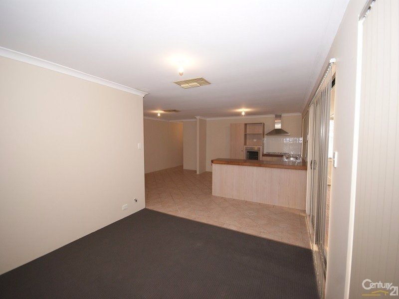 Photo - 13 Redfin Close, Warnbro WA 6169 - Image 9