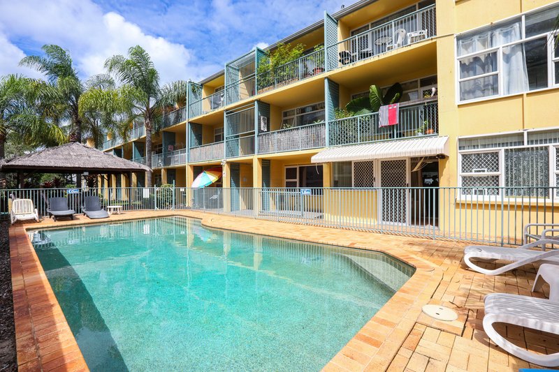 Photo - 1/3 Redondo Avenue, Miami QLD 4220 - Image 2