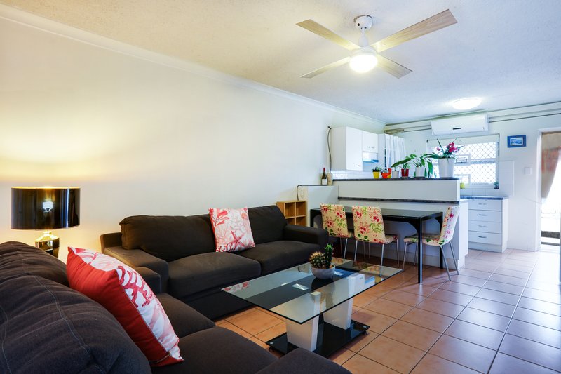 Photo - 1/3 Redondo Avenue, Miami QLD 4220 - Image 4