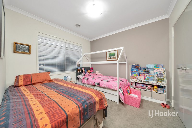 Photo - 13 Reflections Boulevard, Tarneit VIC 3029 - Image 10