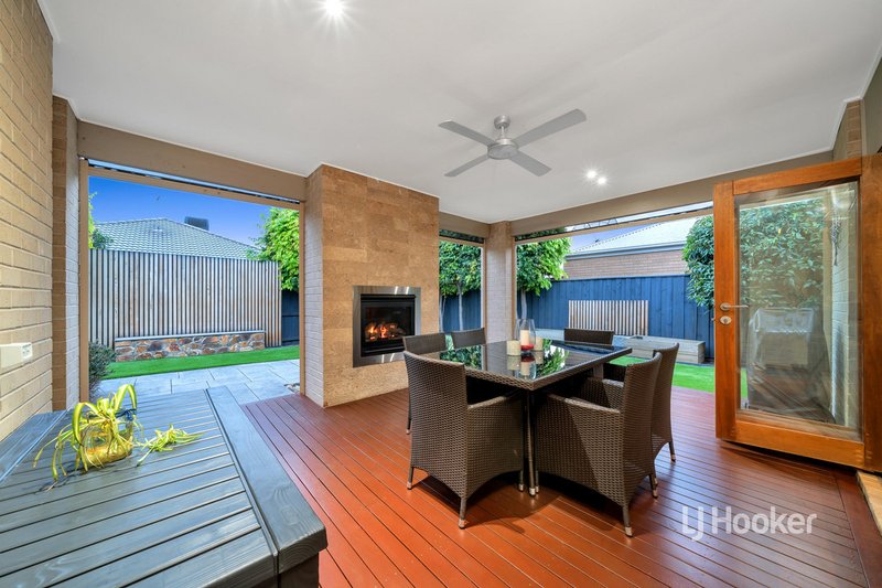 Photo - 13 Reflections Boulevard, Tarneit VIC 3029 - Image 12