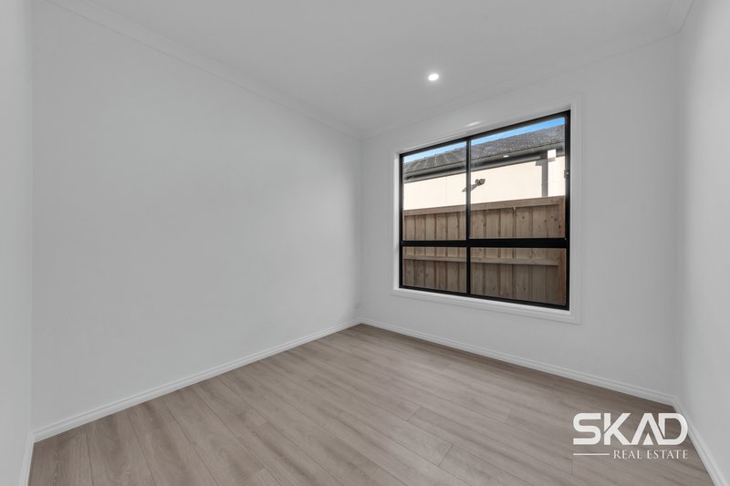 Photo - 13 Reminis Drive, Donnybrook VIC 3064 - Image 15