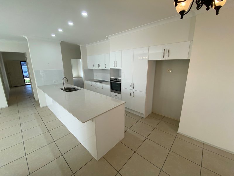 Photo - 13 Rimu Place, Molendinar QLD 4214 - Image 3