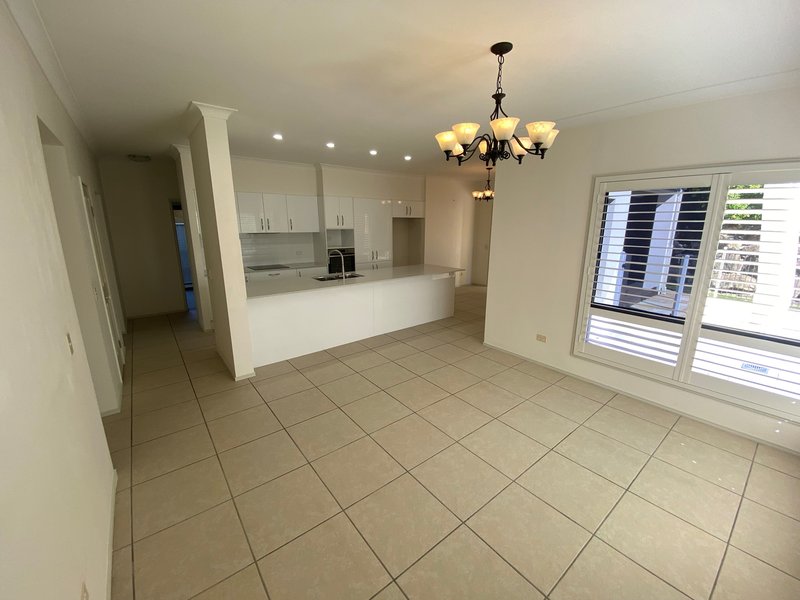 Photo - 13 Rimu Place, Molendinar QLD 4214 - Image 4