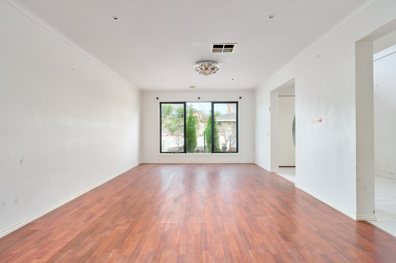 Photo - 13 Rivergum Rise, Hampton Park VIC 3976 - Image 3
