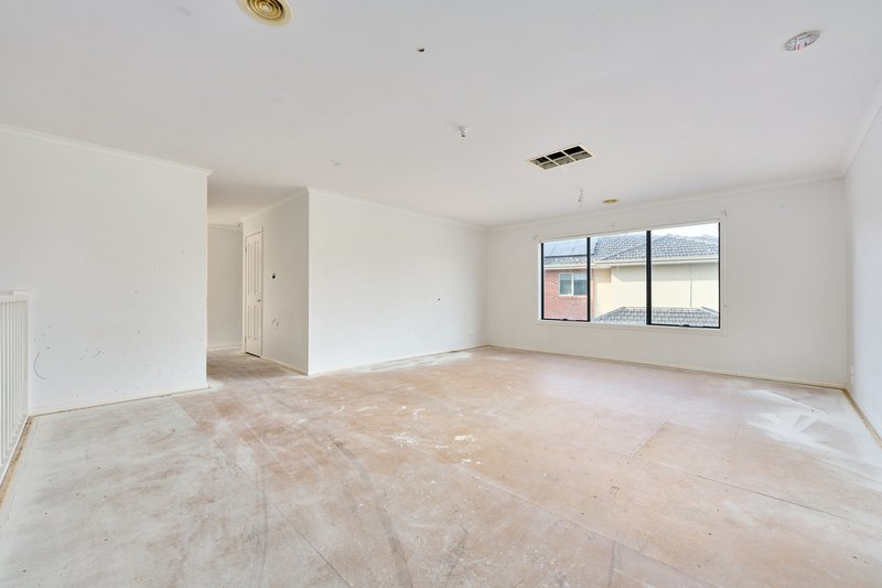 Photo - 13 Rivergum Rise, Hampton Park VIC 3976 - Image 4