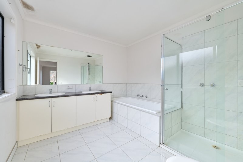 Photo - 13 Rivergum Rise, Hampton Park VIC 3976 - Image 14