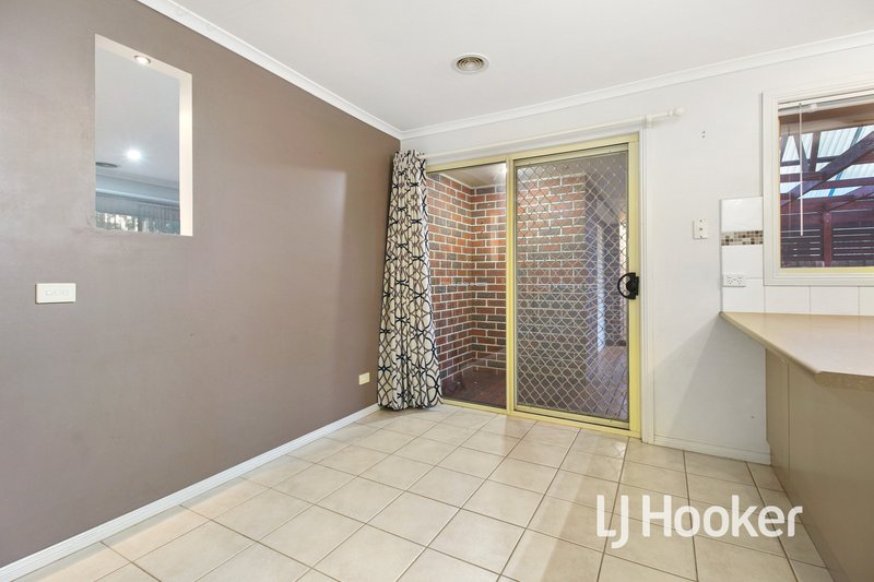 Photo - 13 Riviera Drive, Pakenham VIC 3810 - Image 6