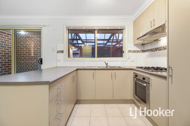 Photo - 13 Riviera Drive, Pakenham VIC 3810 - Image 7