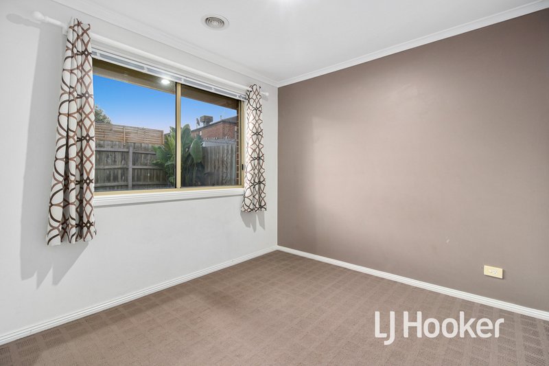 Photo - 13 Riviera Drive, Pakenham VIC 3810 - Image 9