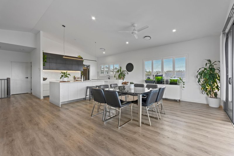 Photo - 13 Roberts Crescent, Bellbird Park QLD 4300 - Image 5