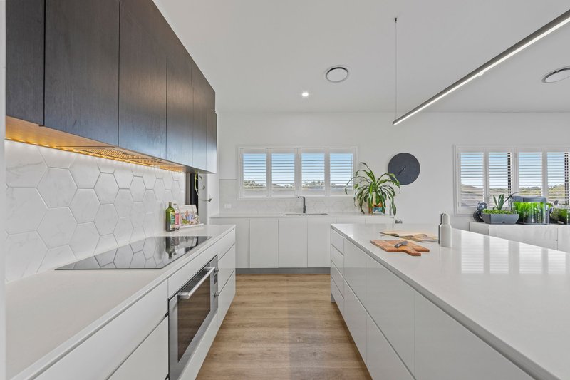 Photo - 13 Roberts Crescent, Bellbird Park QLD 4300 - Image 6
