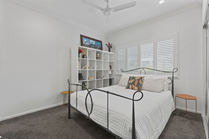 Photo - 13 Roberts Crescent, Bellbird Park QLD 4300 - Image 16