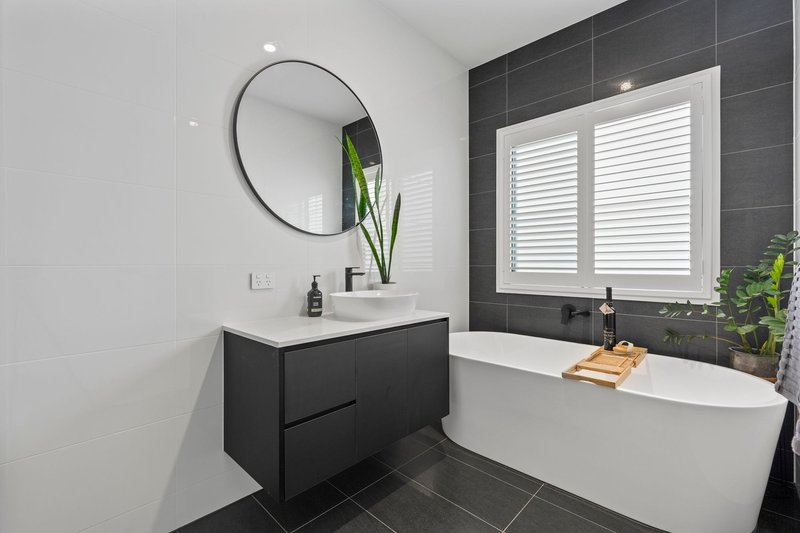 Photo - 13 Roberts Crescent, Bellbird Park QLD 4300 - Image 17