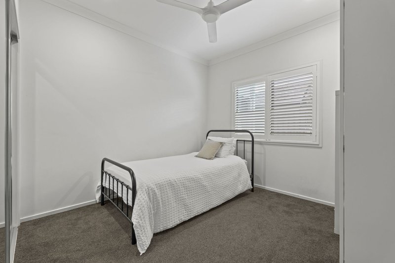 Photo - 13 Roberts Crescent, Bellbird Park QLD 4300 - Image 18
