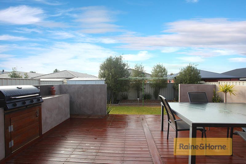 Photo - 13 Robyn Street, Brookfield VIC 3338 - Image 8