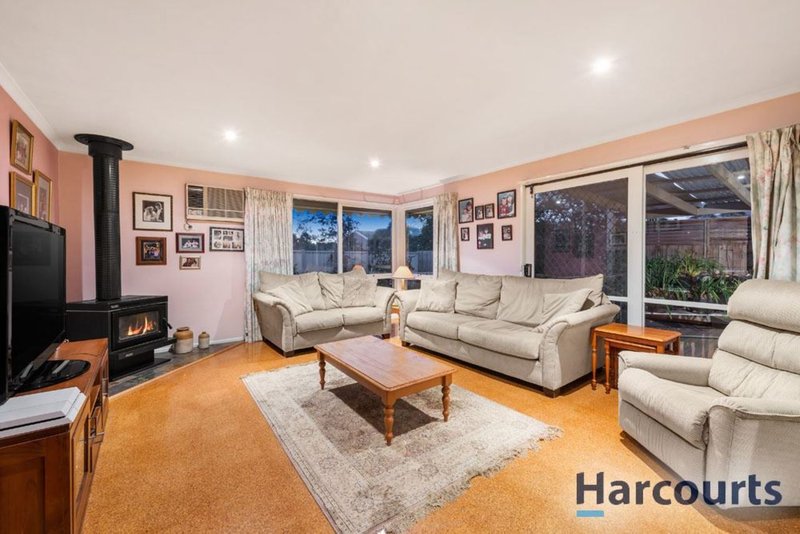 Photo - 13 Rochelle Court, Wantirna South VIC 3152 - Image 6