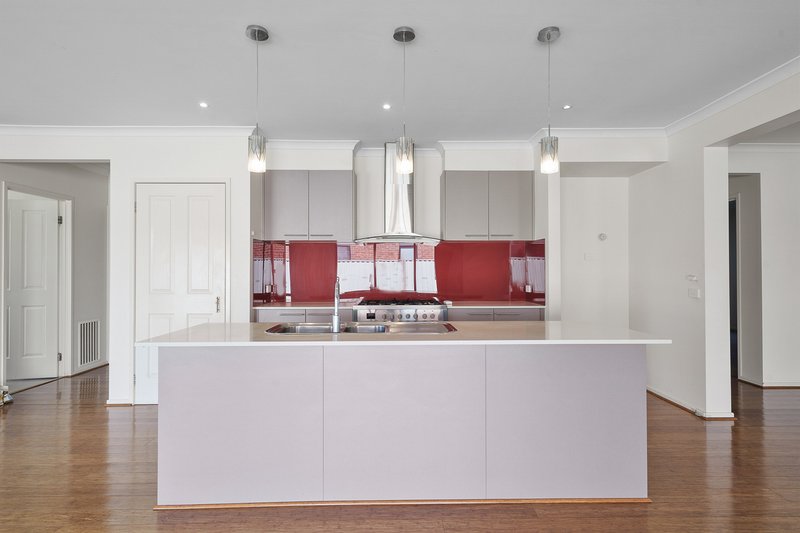 Photo - 13 Rosella Avenue, Pakenham VIC 3810 - Image 2