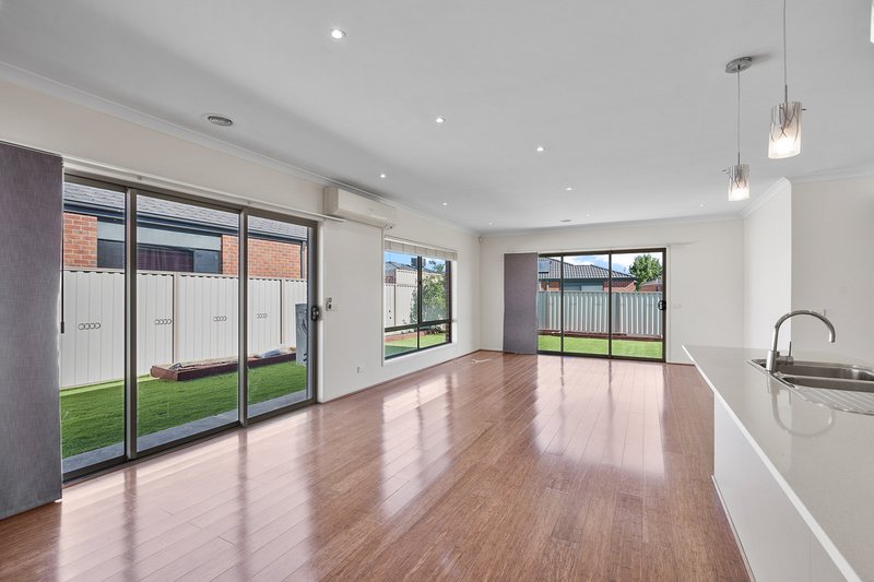 Photo - 13 Rosella Avenue, Pakenham VIC 3810 - Image 3