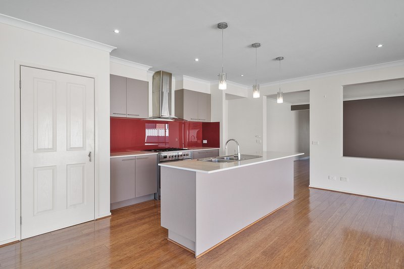 Photo - 13 Rosella Avenue, Pakenham VIC 3810 - Image 8