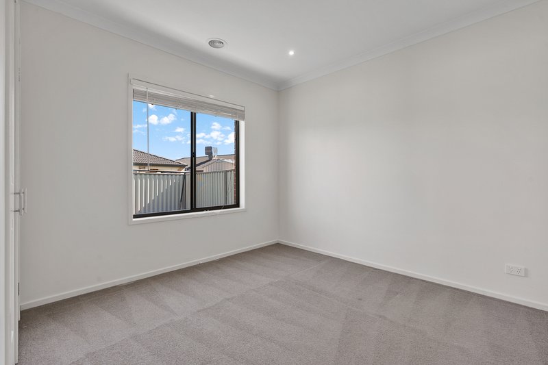 Photo - 13 Rosella Avenue, Pakenham VIC 3810 - Image 9