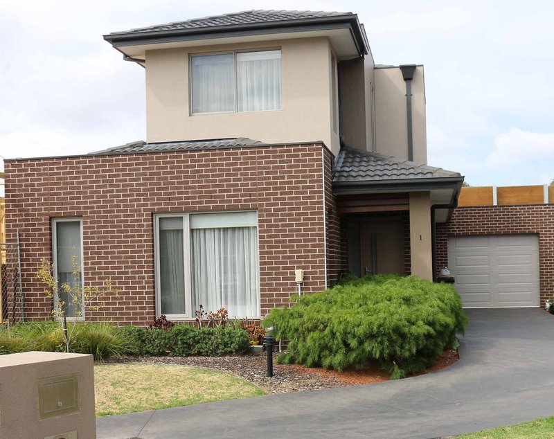 Photo - 1/3 Ross Court, Mount Waverley VIC 3149 - Image 2