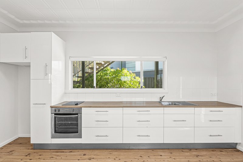 Photo - 1/3 Ross Street, Wollongong NSW 2500 - Image 4