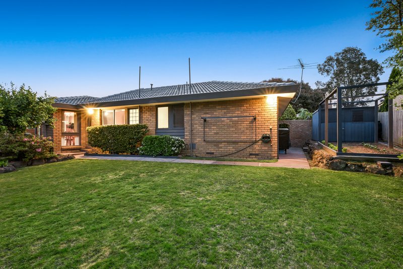 Photo - 13 Rowitta Drive, Glen Waverley VIC 3150 - Image 13