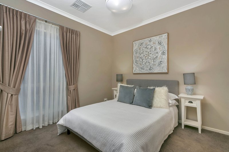 Photo - 13 Roxburgh Crescent, Blakeview SA 5114 - Image 6