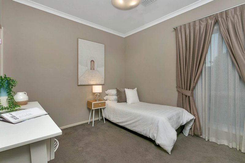 Photo - 13 Roxburgh Crescent, Blakeview SA 5114 - Image 8